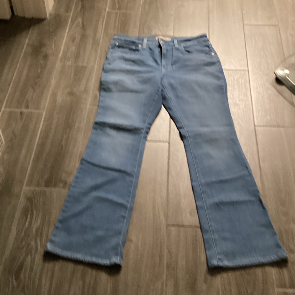 Levi’s 725 High Rise Bootcut Jeans